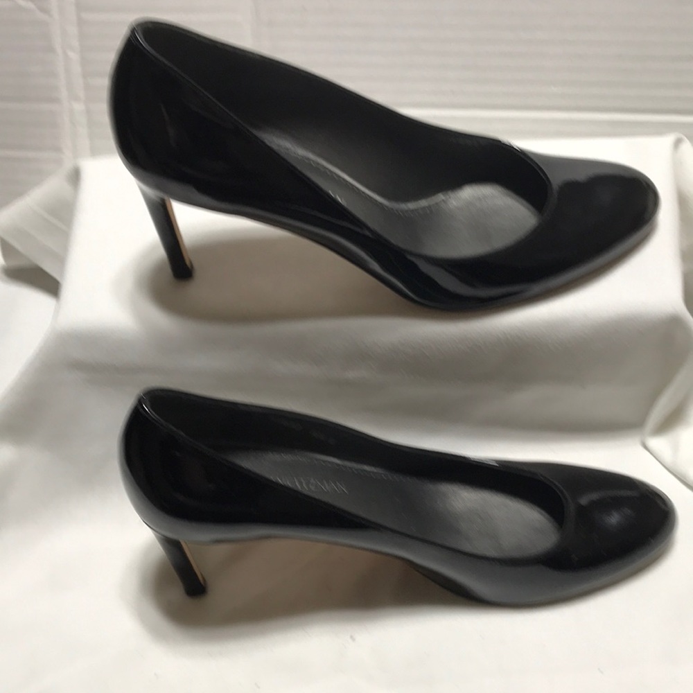 Stuart Weitzman patent leather almond toe heels. Made in Spain EUC, barely worn